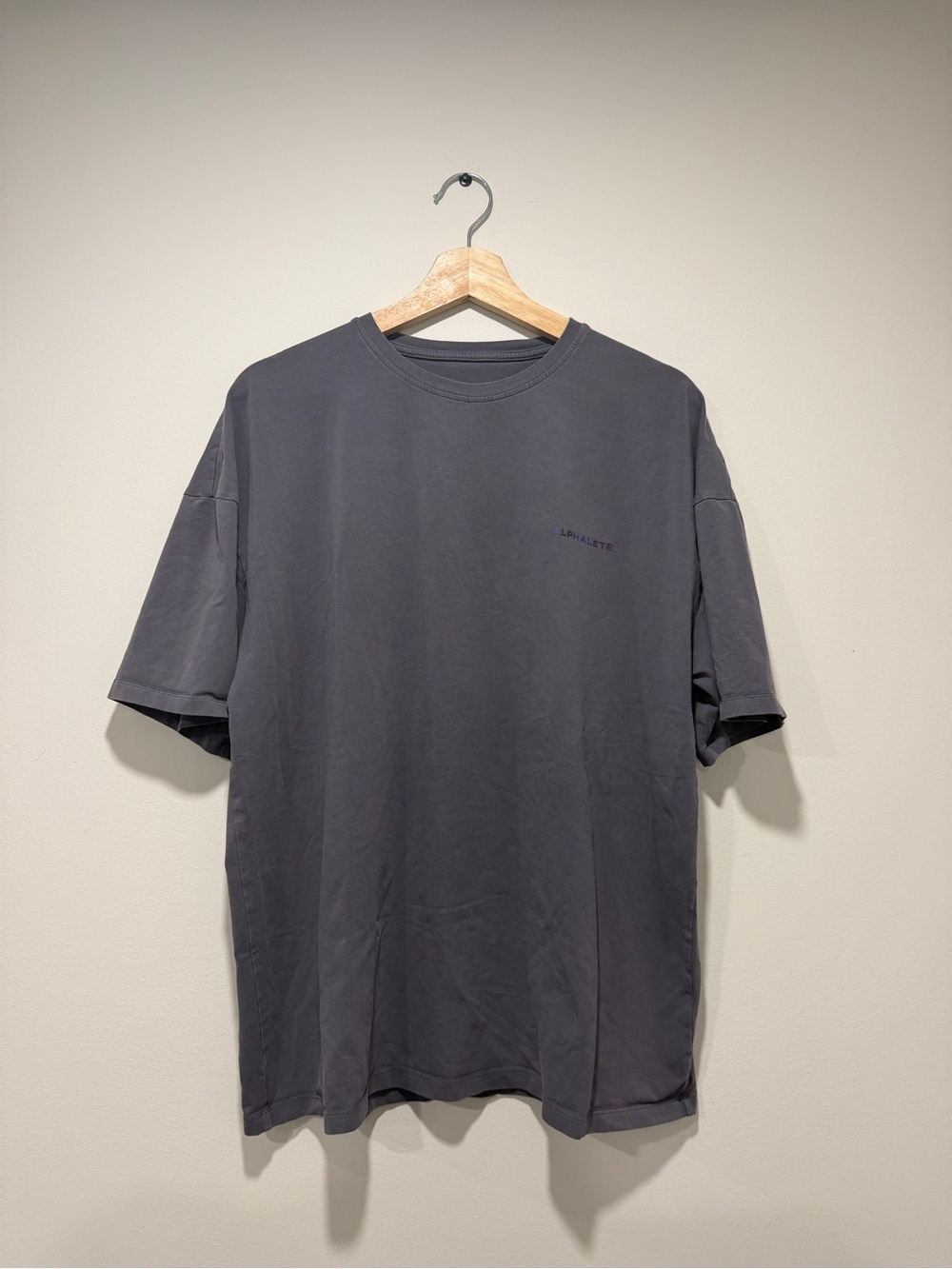 Alphalete T-Shirt in dusty purple